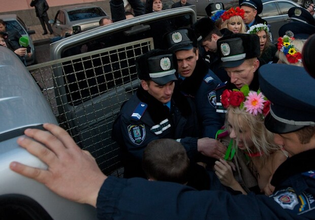 8 марта активистки отметят, как всегда, с голой грудью. Фото FEMEN