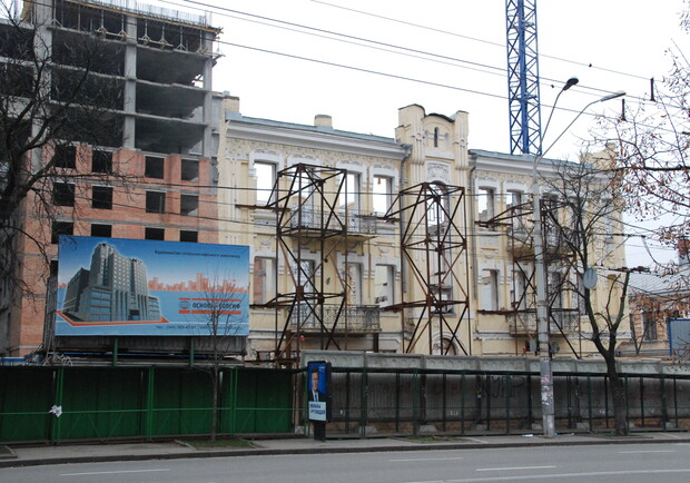 Весна пришла и на улицы Киева - их будут ремонтировать. Фото Николая Лещука.