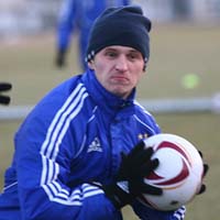 Усталость на лице, но мяч в руках - Алиев тренируется. Фото: ФК "Динамо Киев".