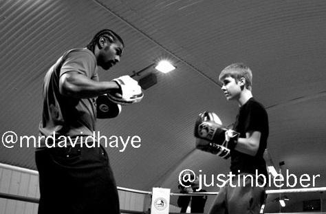 Вообще Хэй любит боксировать с настоящими силачами – например, Джастином Бибером. Фото с сайта Дэвида