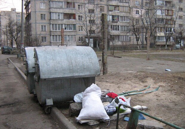 Киев утопает в мусоре. Фото Зинаида Рошу