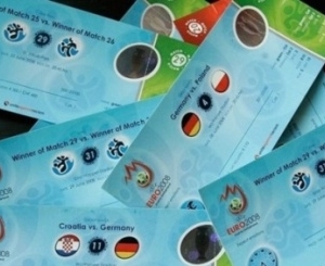 Стать обладателем заветного тикета можно с помощью акций от спонсоров Евро-2012 или по квоте ФФУ. Фото с сайта ukraine2012.gov.ua 