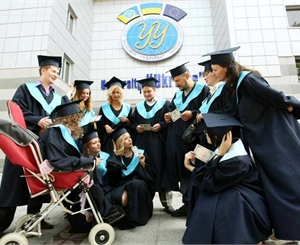  Самые украинские в нашей стране студенты выбрали своего лучшего преподавателя. Фото с сайта www.vmurol.com.ua.