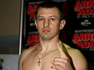 Поляк Адамек решил погонять Кличко по рингу. 
Фото АП