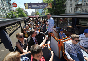 Виталий Кличко провел экскурсию для киевских школьников. 
Фото пресс-службы партии УДАР.