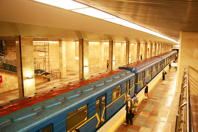 Поезда метро ежедневно перевозят сотни тысяч пассажиров. Фото с сайта www.metro.kiev.ua.