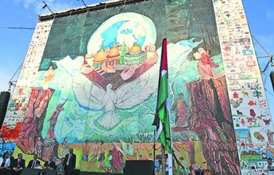 В столице представили самое большое полотно в мире.
Фото www.segodnya.ua.