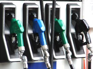 Столичный бензин потерял в цене.
Фото www.sxc.hu