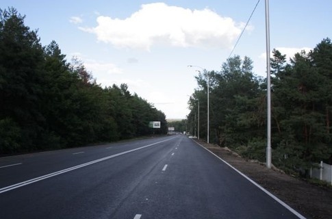 С мая рядом с Вышгородом построено шесть километров дороги.
Фото www.segodnya.ua