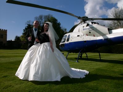 Хотите необычно сделать предложение руки и сердца? Арендуйте вертолет! Фото с сайта charter-a-helicopter.co.uk.