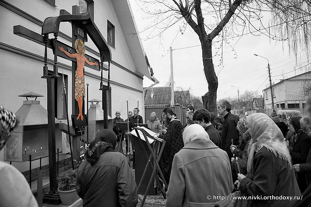 Верующие остались без распятия. Фото с сайта orthodoxy.org.ua