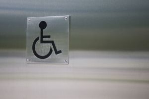 Инвалиды на столичной электричке ездить не могут. Фото sxc.hu