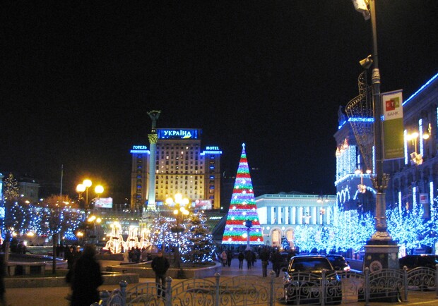 Вид новогоднего Майдана мигом поднимет вам настроение! Фото Ольги Кромченко