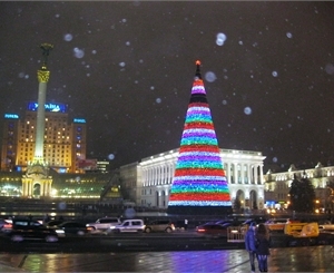 Киев входит в Новый, 2012-й, год. Фото Ольги Кромченко