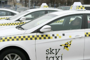Таксисты Sky Taxi уже готовы к работе с иностранными туристами. Фото: www.avianews.com.ua