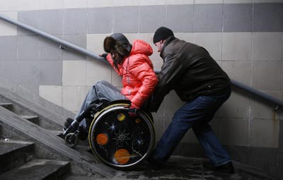 Столичное метро – не для инвалидов. Фото Павла Пащенко