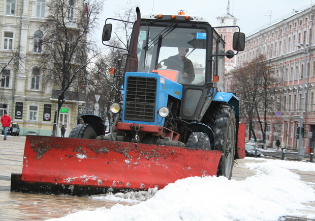 За то, что снег в городе убирают плохо, ответственны сами киевляне. Фото Максима Люкова
