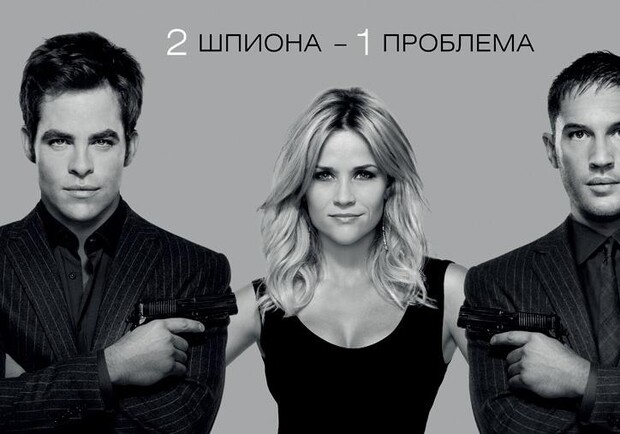 "Блондинка в законе" очаровала двух секретных агентов. Фото с www.kinopoisk.ru
