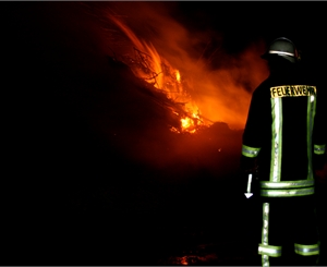 Пару машин пожарники спасли, а вот еще одна сгорела полностью. Фото с сайта sxc.hu