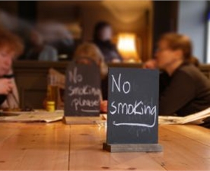 В Киеве курильщиков будут изолировать в специальных кабинках? Фото с сайта sxc.hu