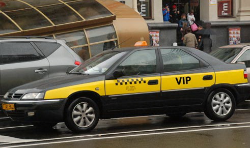 Новость - Транспорт и инфраструктура - Фотофакт: в столице можно устроиться на работу таксистом по смс?