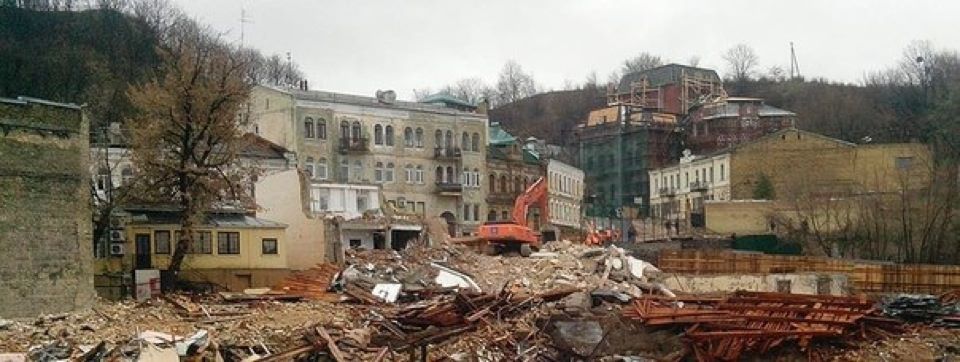 Новость - Транспорт и инфраструктура - На Андреевском снесли три старых дома