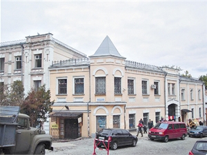 "ЭСТА-Холдинг" собирается создать общественный совет, чтобы решить, что будут строить на Андреевском. Фото с сайта mik-kiev.livejournal.com