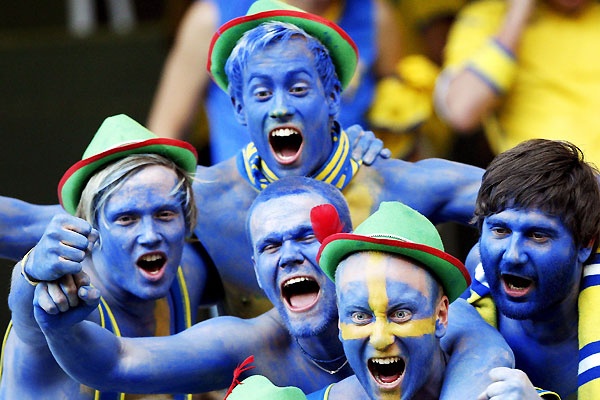 Шведы умеют болеть за футбол. Фото с сайта etoday.ru
