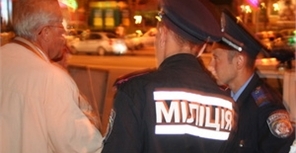Милиционеры отлично справились со своим долгом. Фото с сайта korrespondent.net