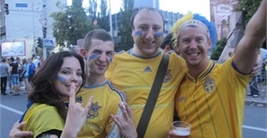 Шведам сегодня есть, что праздновать. Они наконец победили! Фото Адели Кондратьевой