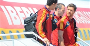 Испанская сборная прошла мимо своих фанов. Фото Константина Буновского