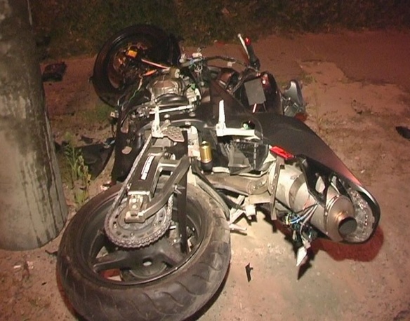 Мотоциклист не справился с управлением на высокой скорости. Фото с сайта magnolia-tv.com