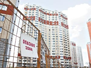 Строители новых домов по словам экспертов пытаются экономить на стройматериалах. Фото с сайта kp.ua