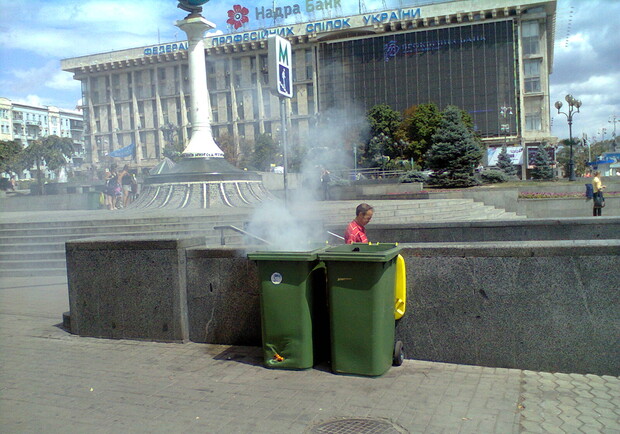 Новость - События - Фотофакт: на Майдане случился пожар в урне