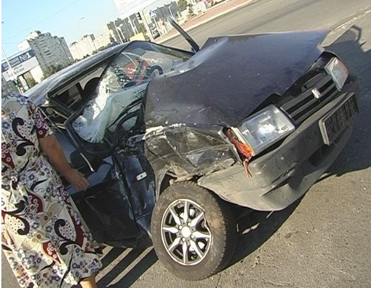 Новость - События - ДТП на Троещине: женщина разбила голову из-за машины скорой помощи
