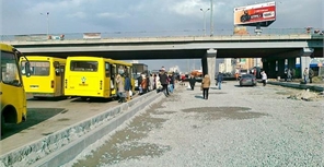 На асфальте по проспекту Бажана появились новые дефекты. Фото: http://777-konstantin.blogspot.com 