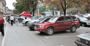 Как выяснилось, стоянку не поделили две частные фирмы. Фото: kiev-news.hiblogger.net