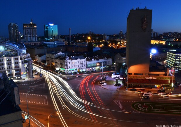Новость - Транспорт и инфраструктура - Вечерняя площадь Победы: место, которое кажется сказкой