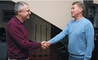 Блохин подписал с киевским клубом контракт на четыре года. Фото с сайта ФК "Динамо"