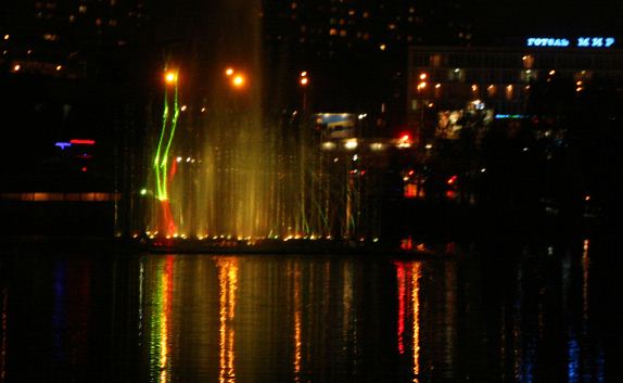 Новость - События - В Голосеево открыли светомузыкальный фонтан