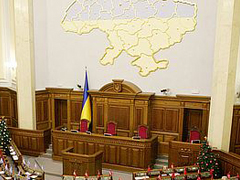 Медведчук считает, что парламент отвлекает людей от экономических проблем. Фото пресс-службы политика