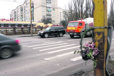 После столкновения пострадавшего переехал второй автомобиль. Фото: segodnya.ua