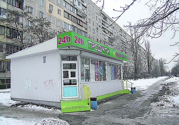 Социальные магазинчики превратились в "наливайки" Фото: С.Гальченко, segodnya.ua