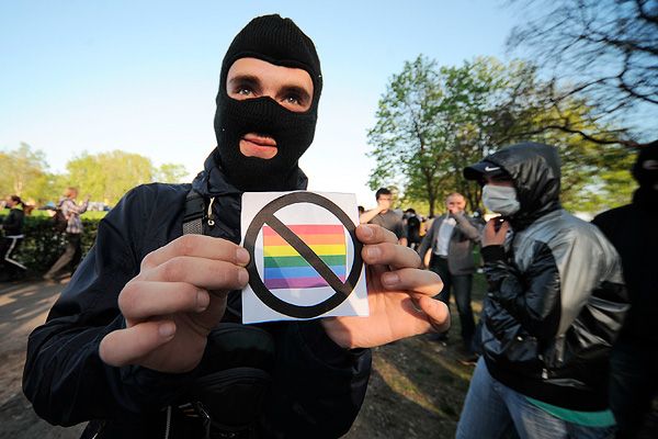 "Свободовцы" подрались с геями. Фото: publicpost.ru
