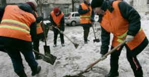 Власти не довольны тем, как убирают городские улицы. Фото  с сайта obozrevatel.com