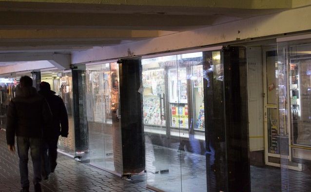 Новость - События - В переходе на Майдане устанавливают стеклянные двери