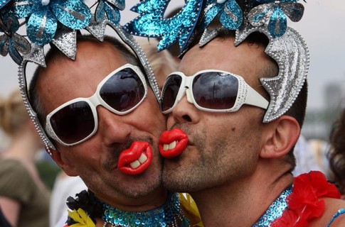 Киевские гей-клубы посещают дети. Фото: stopsick.blogspot.com