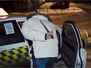 Киев полон слухами, что в столице орудует маньяк-убийца, который расправляется с таксистами. Фото: Артем СЛЕПАЧУК.