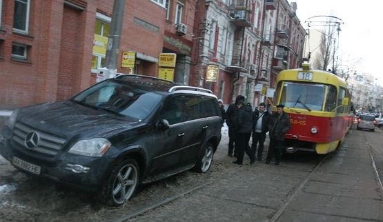 Киевляне сообщают о трамвайных пробках. Фото obozrevatel.com