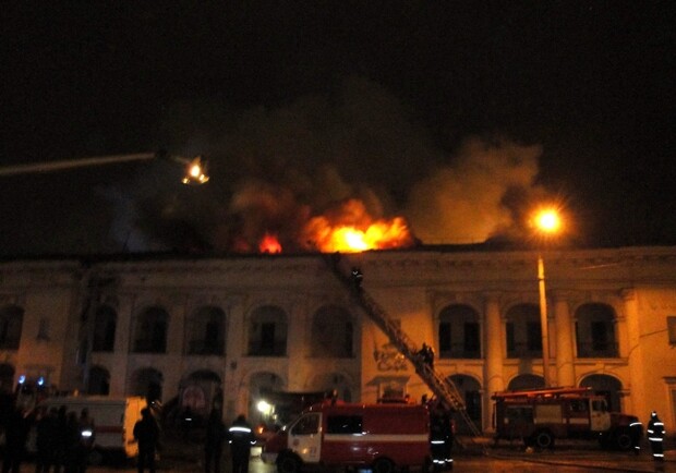 Новость - События - В Киеве ночью горел Гостиный двор